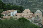 Το μοναστηρι του Οσιου Λουκα στις δυτικες πλαγιες του Ελικωνα